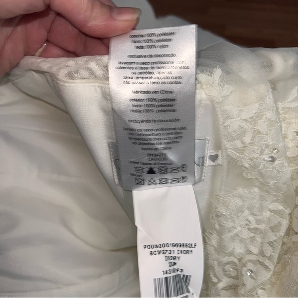 Oleg Cassini Ivory A-Line Ballgown Wedding Dress 3/4 Sleeves Beaded Bodice 22W - Picture 9 of 15